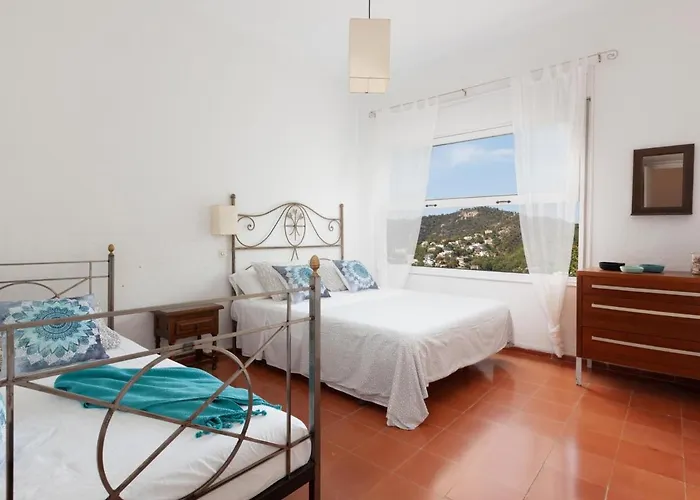 Lets Holidays Beautiful House In Tossa Holiday home